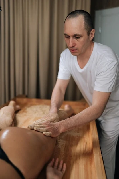 Adrese gelen spa masajı için seans hazırlığı ve ekipman düzeni